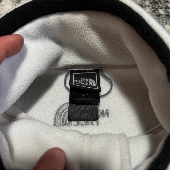 Women’s The North Face fleece - Picture 2 of 5